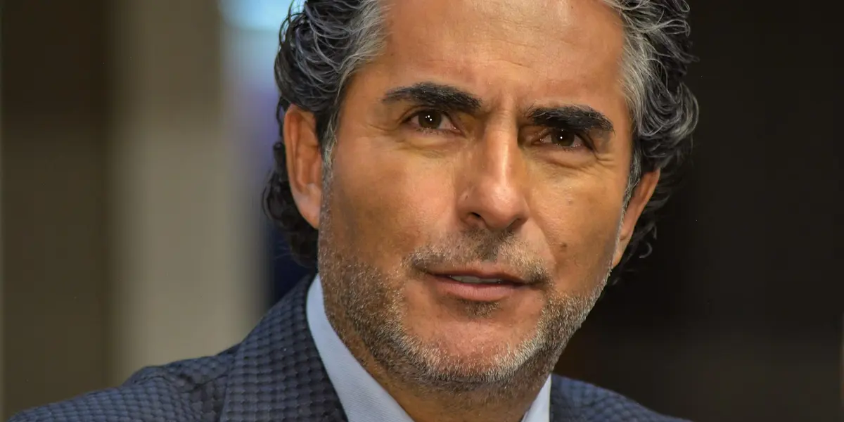 Pese a que Araiza se muestra muy enamorado de su joven novia, la modelo colombiana aún no habría conocido a las hijas del famoso conductor.