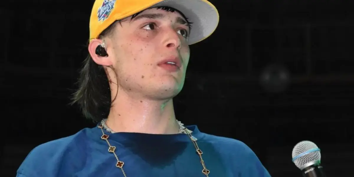 Peso Pluma ha vivido momentos bochornosos arriba del escenario