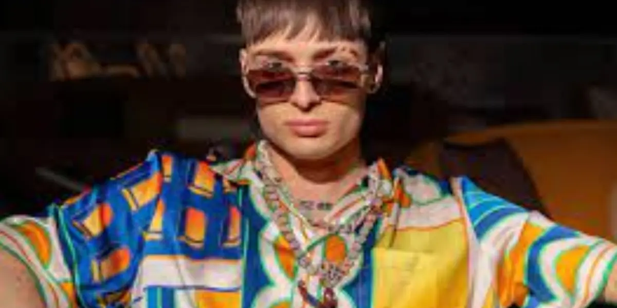 Peso Pluma impone una cláusula en su contrato que le permite cancelar sus conciertos