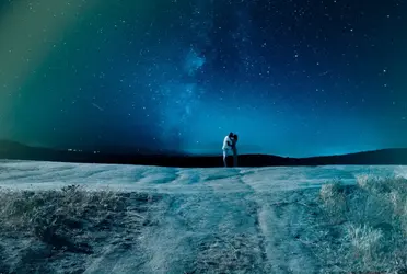 Por lo general, los retrógrados indican una rotación hacia atrás de los planetas. Ese no es el caso de Venus y Urano porque son los únicos dos planetas del universo que están constantemente en rotación opuesta a la Tierra.