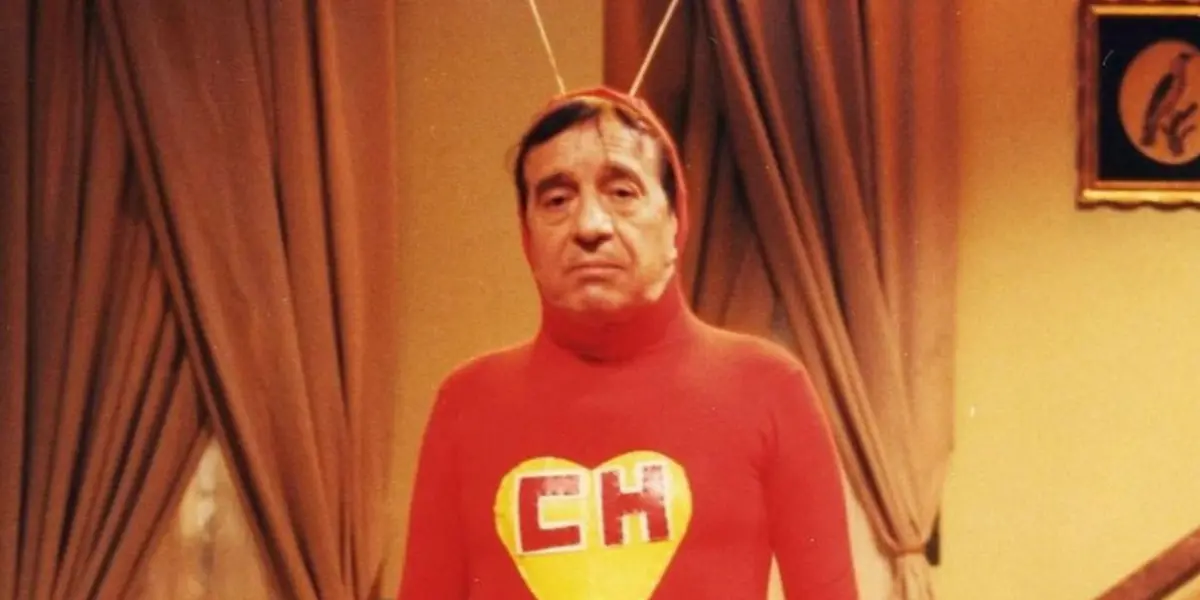 Qué significa el llamativo corazón en el pecho de la vestimenta del Chapulín.