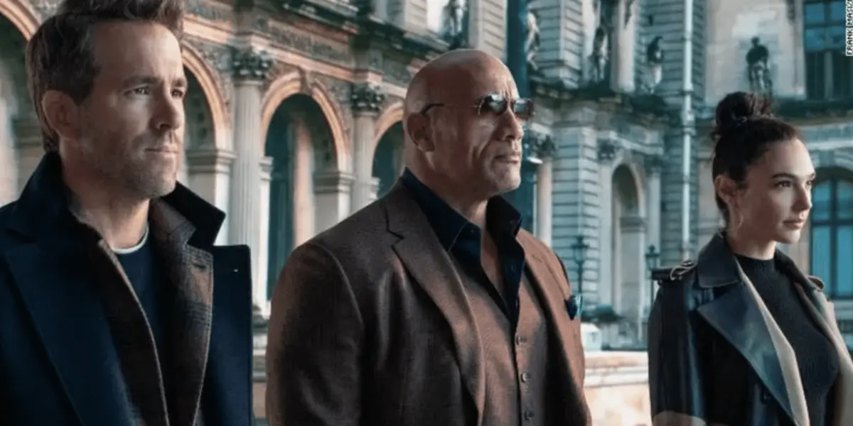 "Red Notice" generó 328,8 millones de horas de visualización, informa Netflix, superando el récord anterior de "Bird Box" de Sandra Bullock lanzada en 2018 con 282 millones de horas de visualización.