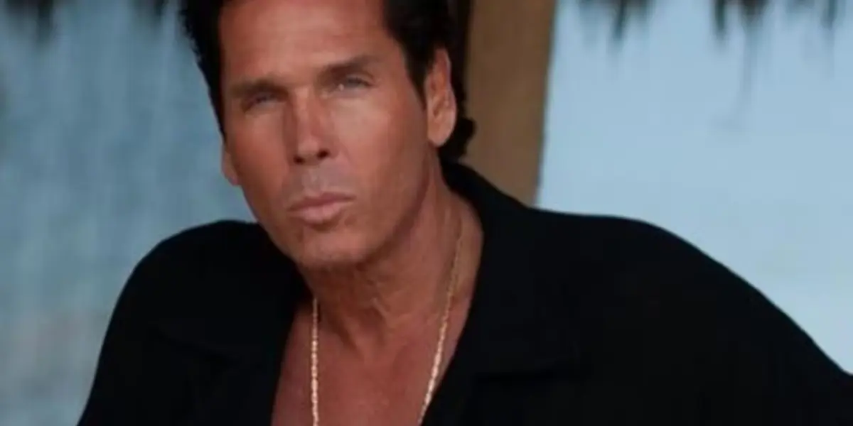 Roberto Palazuelos reveló que tuvo que trabajar de esta forma para conseguir sus propios pesos