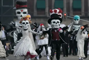 Saca tu mejor disfráz y acude al icónico desfile por el Día de Muertos en CDMX. ¡No olvides tu cubrebocas!.