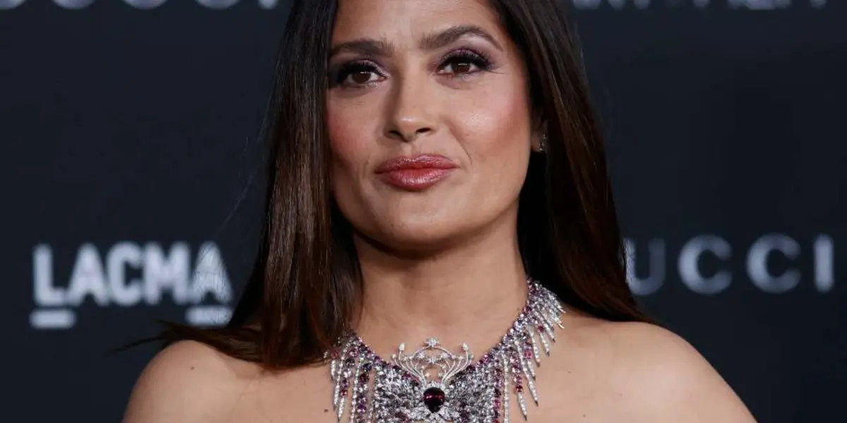 Salma Hayek tiene una extraña forma de combatir las malas vibras y la envidia