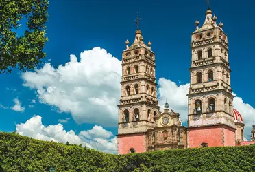 Salvatierra ofrece casonas, haciendas y templos religiosos ideales para quienes buscan una escapada romántica.
