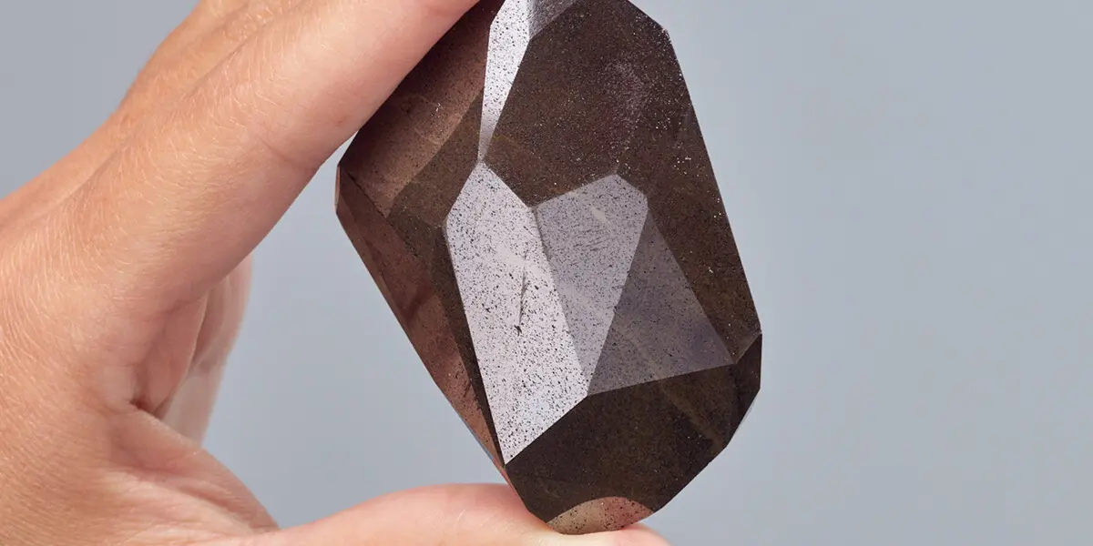 Se cree que "enigma", se formó como consecuencia del impacto de un meteorito hace más de 2.600 millones de años.