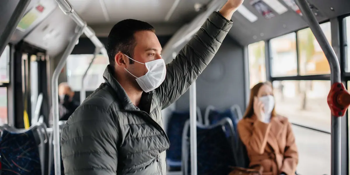 Se exhorta a las personas titulares de la Secretaría de Salud y del Movilidad, ambas de la Ciudad de México, para que en el ámbito de sus respectivas competencias continúen y en su caso refuercen las acciones necesarias para la prevención de contagios del virus COVID-19 en el transporte público