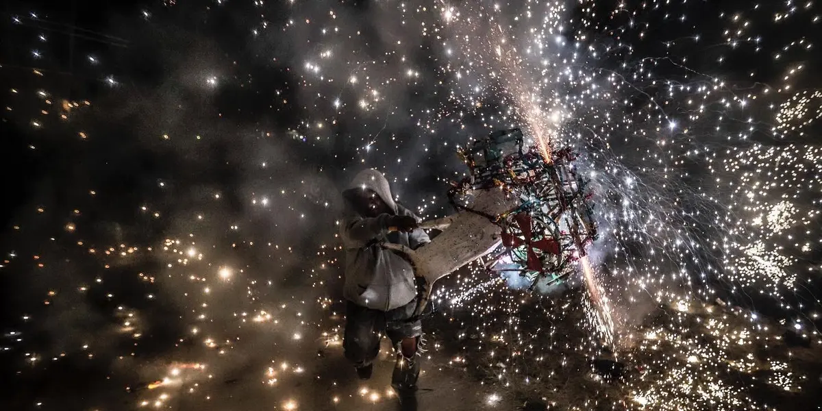 Según informó el presidente de la Unión de Pirotécnicos de Jalisco, este año habrá 16 castillos pirotécnicos, los cuales serán encendidos de las 19:30 de la noche hasta las 11:45.