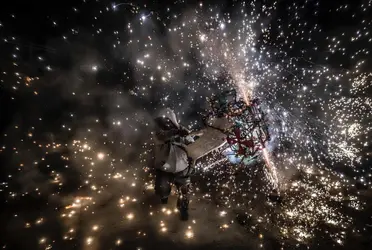 Según informó el presidente de la Unión de Pirotécnicos de Jalisco, este año habrá 16 castillos pirotécnicos, los cuales serán encendidos de las 19:30 de la noche hasta las 11:45.