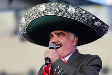 Según los médicos que atienden al cantante mexicano, este se encuentra grave pero estable.