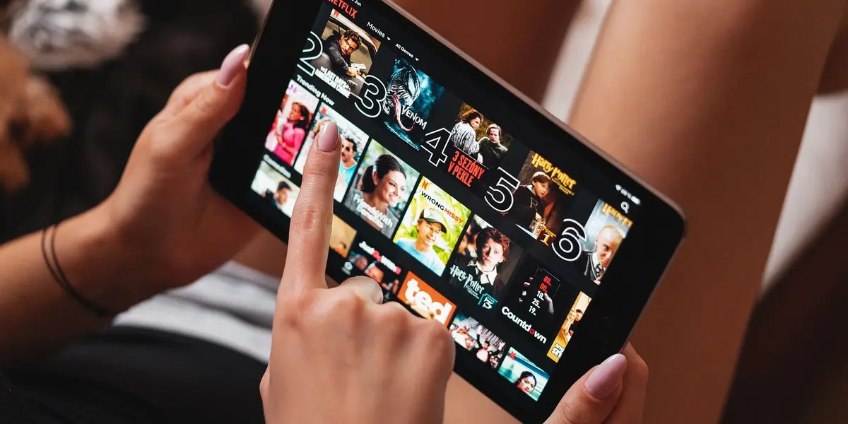 Según un informe de Deadline, Netflix está trabajando en una opción de transmisión en vivo para especiales de stand-up y otro contenido en directo.