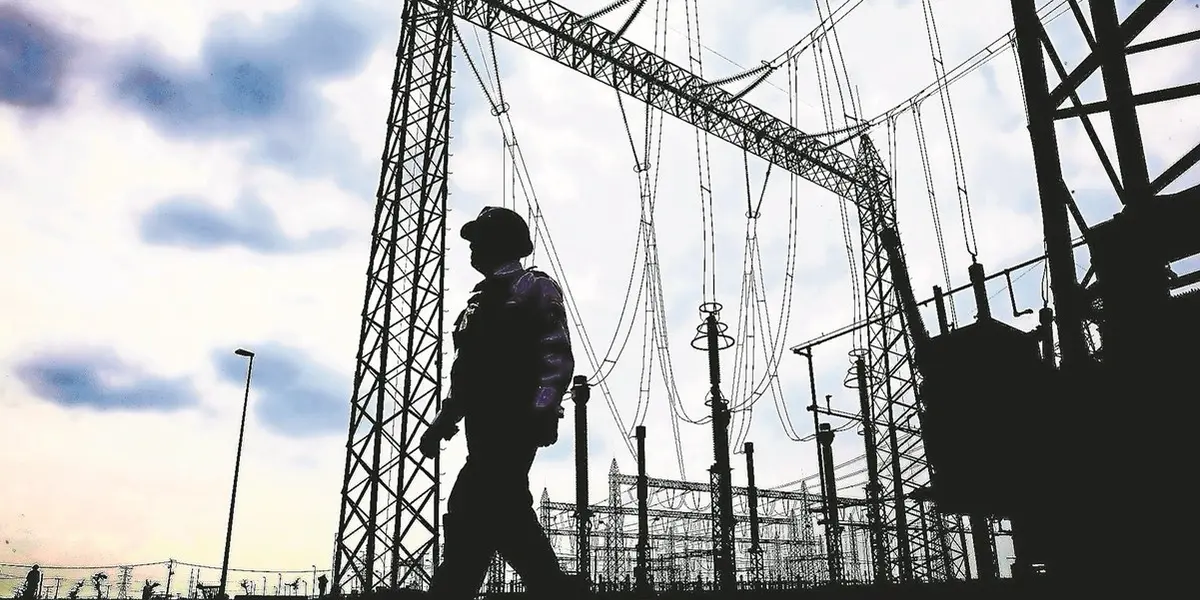 Si bien esta fue turnada para discutir su aprobación en 2022, los últimos días ha sido tema de controversia nacional ¿en qué consiste la reforma eléctrica?