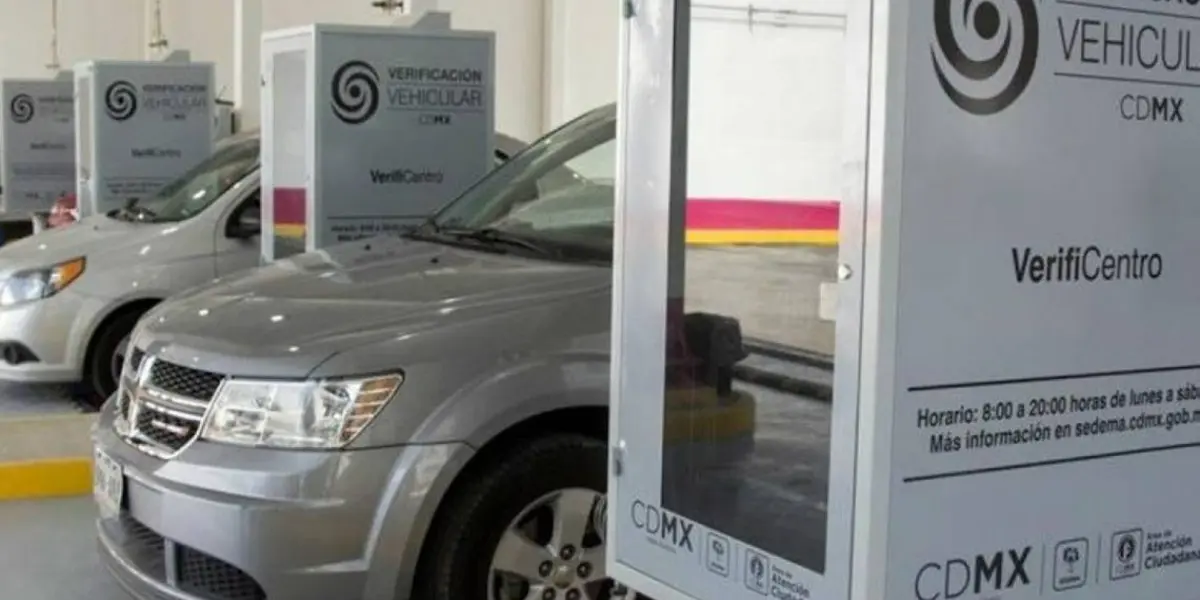 Si tienes auto en la Ciudad de México debes realizar la verificación vehicular dos veces al año, ya que es uno de los requisitos indispensables para circular por la capital.