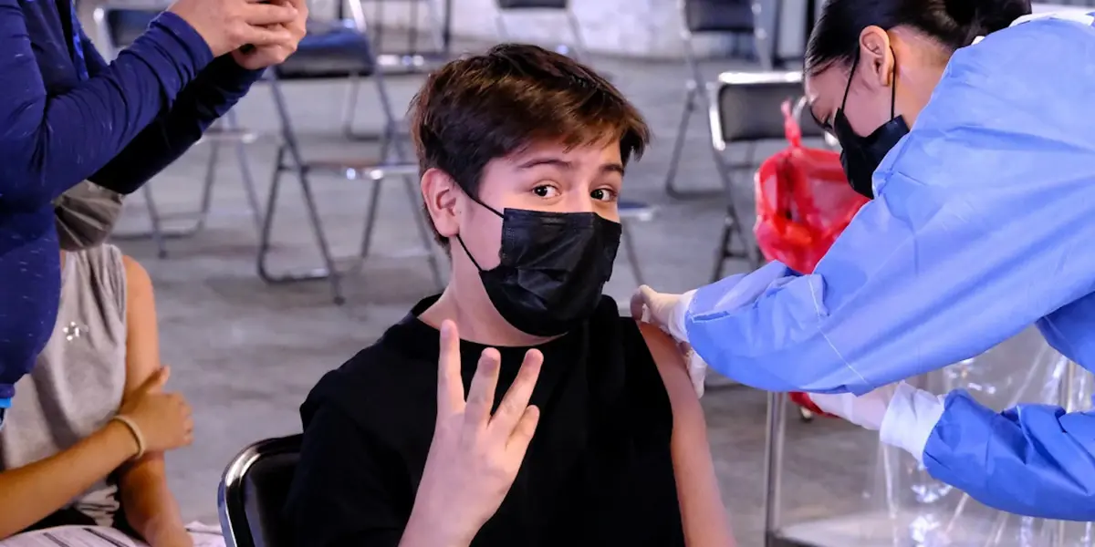 También el Auditorio Benito Juárez será una alternativa para suministrar las primeras y segundas dosis de la vacuna Pfizer-BioNTech, con cita, a este grupo de población.