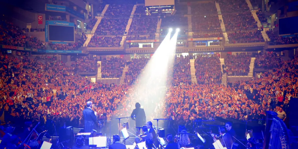 Tras haber tenido que interrumpir una exitosa gira por Latinoamérica días antes del inicio de la pandemia en 2020, un "eufórico" Raphael regresa al continente para deleite de su público más fiel y poder seguir "arriesgando" en el escenario.