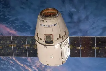 Un cohete Falcon 9 de la compañía SpaceX puso este viernes en órbita una nueva tanda de 53 satélites que formarán parte del enjambre de ellos que permiten ofrecer internet de banda ancha.