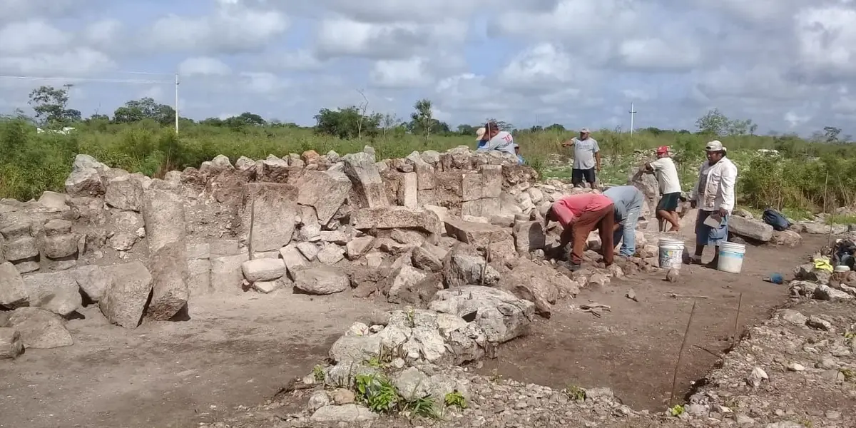 Un grupo de arqueólogos descubrió las ruinas de una antigua ciudad maya repleta de palacios, pirámides y plazas en una zona de construcción de lo que será un parque industrial en Mérida, Yucatán.