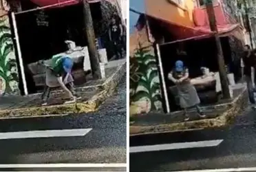 Un taquero de la Ciudad de México fue grabado mientras enjuagaba su trapo con agua de la calle y el video causa indiganción.