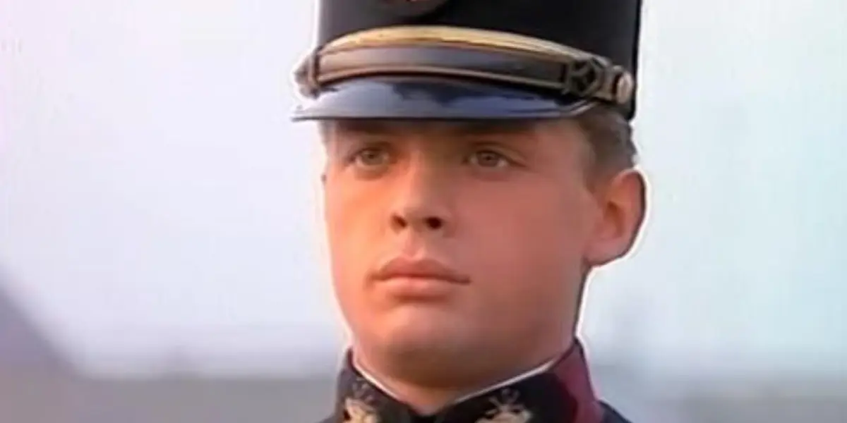 Una historia muy apasionada que fue escrita, producida y arreglada por el compositor español Juan Carlos Calderón especialmente para Luis Miguel.