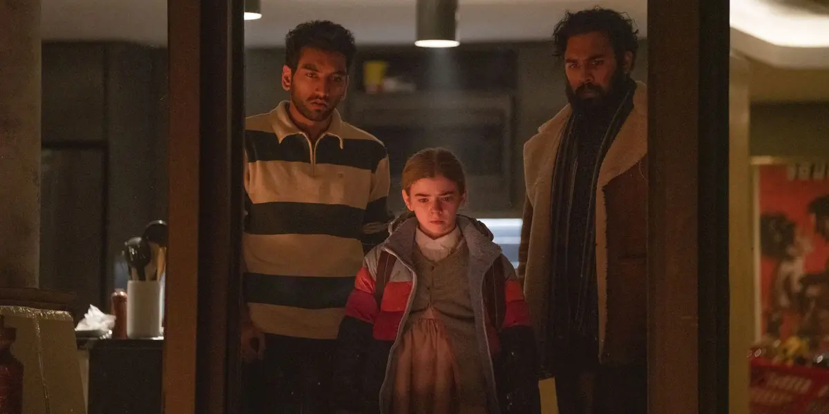 Una serie de hechos cruzará a Jeevan Chaudhary (Himesh Patel), un hombre que sube al escenario a ayudar, y la niña Kirsten Raymonde (Matilda Lawler), una brillante aspirante a actriz que es parte del elenco.