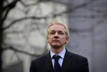 Assange se hizo famoso en 2010 cuando, a través de WikiLeaks, publicó cientos de miles de documentos secretos de Estados Unidos que evidenciaron el abuso que cometió en las guerras de Irak y Afganistán. 