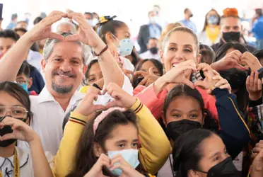 Claudia Sheinbaum Pardo, encabezó la recepción de la donación de mil mesabancos escolares para 7 escuelas públicas.