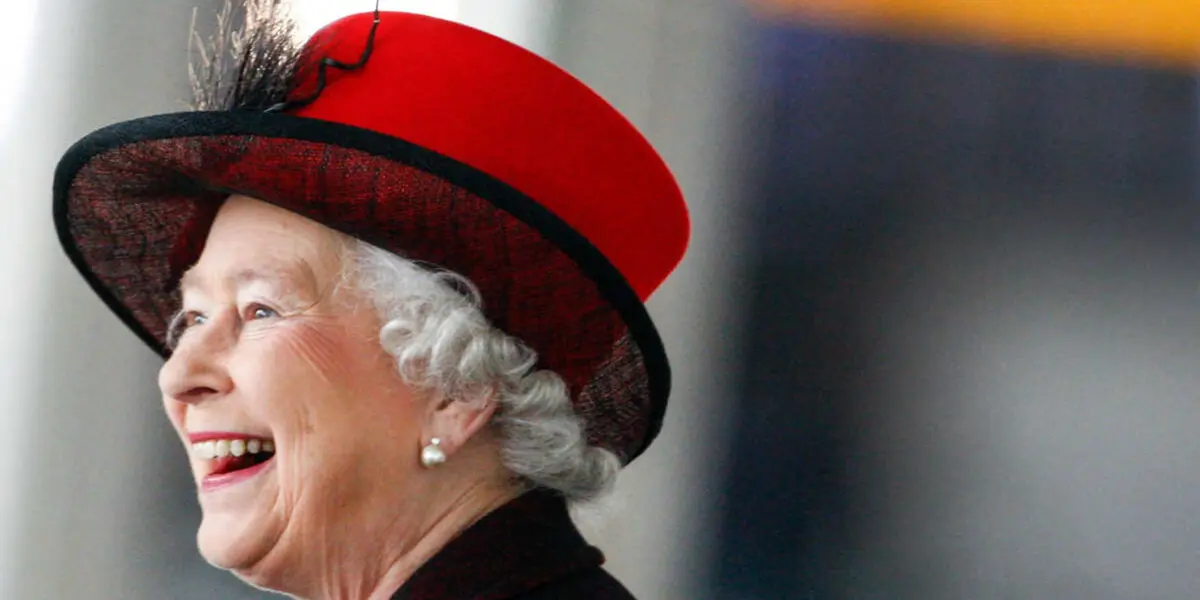 The strange cell phone used by Queen Elizabeth II of the United Kingdom