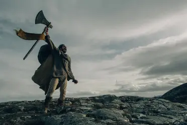 David Lowery es uno de los realizadores más cautivantes del cine de los últimos 10 años y dirige esta producción de fantasía, la película está basada en la mitología artúrica que apunta a un camino de contemplación y de construcción de atmósferas.