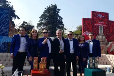 de la música que distingue a la agrupación de Iztapalapa. 
"Estamos muy contentos de poder develar el climax de una actividad muy importante, que hicimos durante un año, entre el tequila más importante de México y el grupo musical más importante, Tequila Centenario y Los Àngeles Azules.