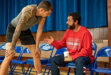 Desde ayer 8 de junio se encuentra disponible en Netflix esta declaración de amor al baloncesto dirigida por Jeremiah Zagar.