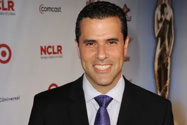 El presentador se habría arrepentido de mentir sobre su parentesco con la actriz Bárbara del Regil. 