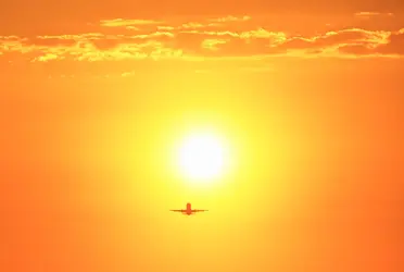 En el desarrollo del día, un anticiclón -una zona atmosférica de alta presión- generará un clima caluroso con cielos despejados y escaso potencial de lluvias en el noroeste, occidente, centro y sur del territorio nacional.