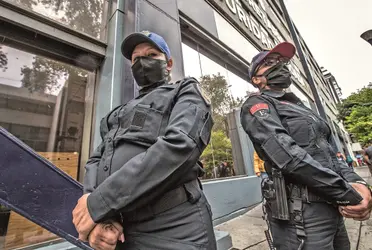 En tarjeta informativa la Secretaría de Seguridad Ciudadana de la Ciudad de México informó que en apego a su vocación de servicio, un elemento femenino de su corporación, recibió en sus brazos a una bebé.