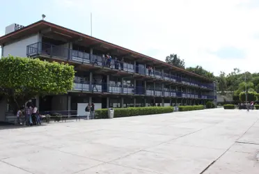 Enrique Oliva mencionó que las otras dos categorías corresponden a los planteles educativos que están siendo intervenidos para mejorar su infraestructura y suman un total de 28 escuelas.