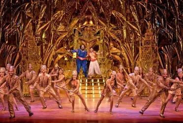 Jaime Matarredona, director de producción de este musical que desarrolla su temporada en el Teatro Telcel, quien reveló parte de la maquinaria técnica que, tras bambalinas, da vida y movimiento a cada función. 