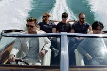 La cabeza de la araña comienza en una prisión de máxima seguridad, dirigida por un hombre llamado Steve Abnesti (Chris Hemsworth)