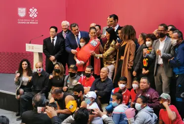 La clase va a consistir en 30 combinaciones o movimientos de boxeo por minuto sin parar, que serán instruidos por leyendas del boxeo en la explanada del Zócalo capitalino.