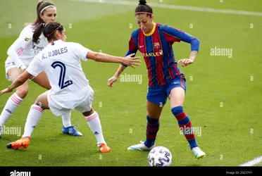 La futbolista del Real Madrid asegura que los medios prefieren hablar del peinado de un jugador, que del trabajo que realiza una jugadora.