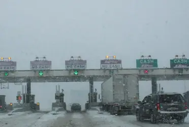 La Quinta Tormenta Invernal en interacción con la masa de aire polar del frente frío 28 afecta a los estados del norte del país y del sur de Estados Unidos, dejando nevadas, caída de aguanieve y bajas temperaturas.