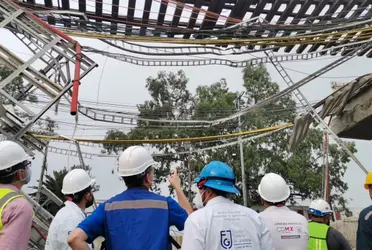 Los primeros trabajos dieron inicio con la colocación de láminas metálicas en la zona del colapso, para resguardar a los trabajadores