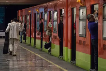 Luego del incendio del 9 de enero cuando ardió uno de los transformadores de la Subestación Buen Tono estás líneas han tenido que operar con flotillas de trenes reducidas porque funcionan con instalaciones eléctricas provisionales.