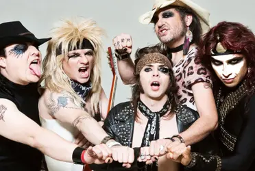 Moderatto, anunció que durante la madrugada de este viernes, un grupo armado robó su equipo cuando se dirigían a su presentación en la Feria de Puebla.