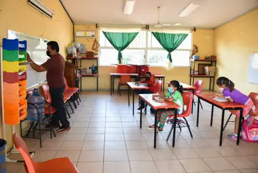 No hay una orden oficial sobre el método de enseñanza, por lo que directivos y comunidades escolares han adoptado el modo de aprendizaje que mejor convenga.