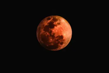 Una característica de este fenómeno, de acuerdo con la astrónoma Julieta Fierro, es que el satélite natural tendrá un color particularmente rojizo.